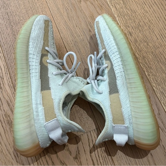 Yeezy Boost 350 v2 Hyperspace main image 12